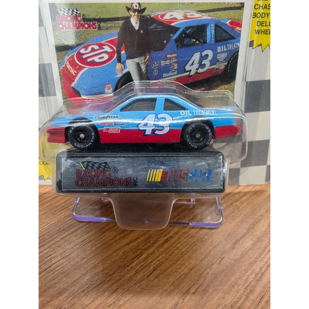 Racing Champions 1991 NASCAR Richard Petty 43 STP Pontiac Die Cast Stock Car New
